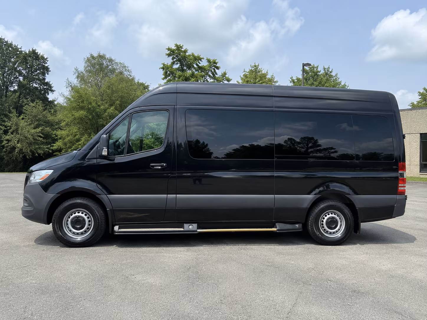 victorville airport sprinter van transfers for red eye flights and any hour pickups